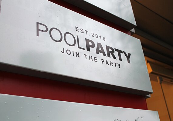 Вывеска Poolparty