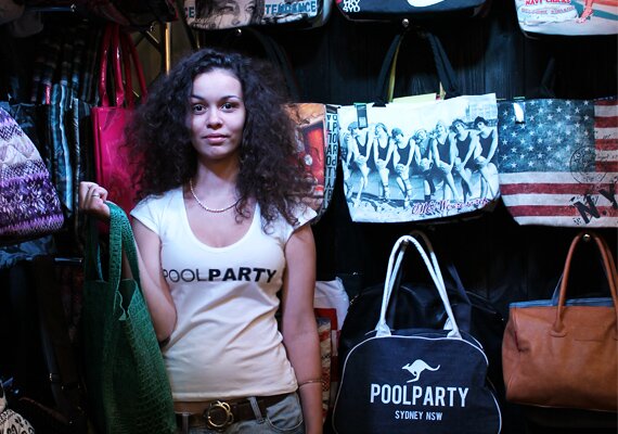 Девушка и сумки Poolparty
